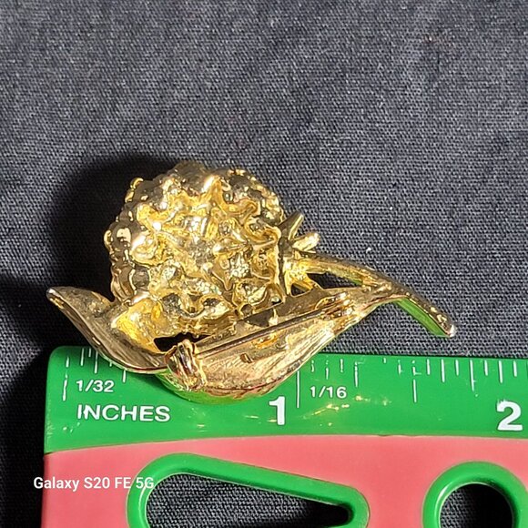 Vintage Gold Tone Flower Brooch with Faux Pearl Cluster  Lapel Pin Mid Century - Picture 4 of 4